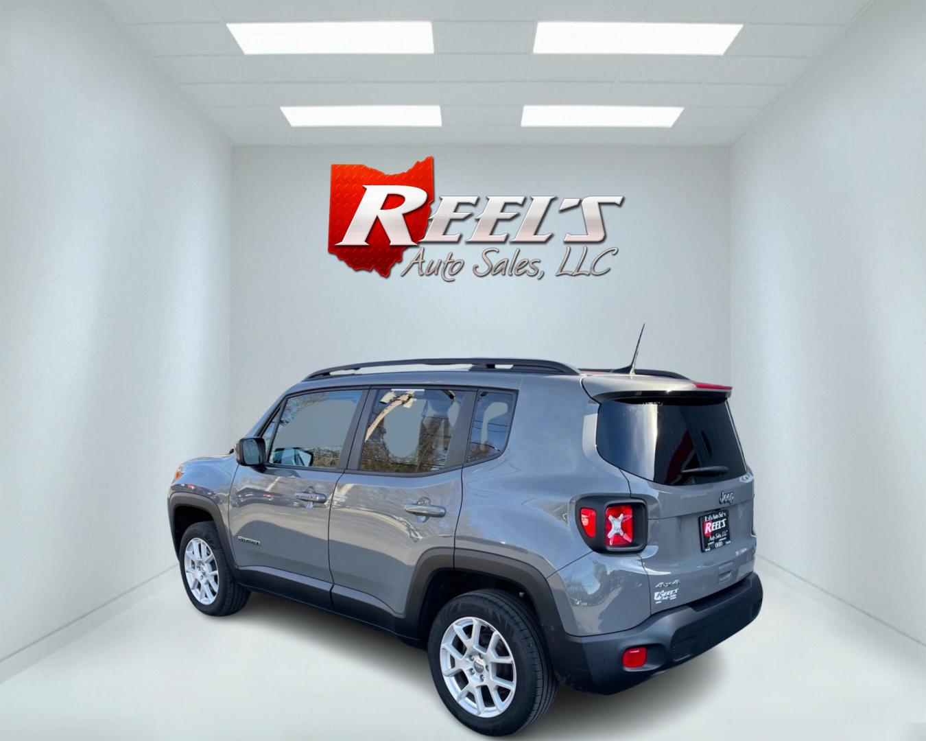 2020 Gray /Black Jeep Renegade Latitude 4WD (ZACNJBBB7LP) with an 2.4L I4 DOHC 16V engine, 9A transmission, located at 11115 Chardon Rd. , Chardon, OH, 44024, (440) 214-9705, 41.580246, -81.241943 - Photo#12